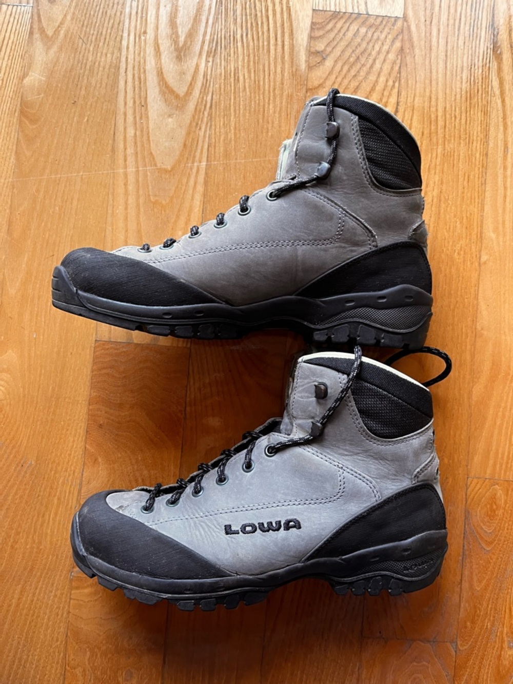 Lowa Gray and Black Men's Hiking Boots - High Ankle Trail Footwear size 8.5